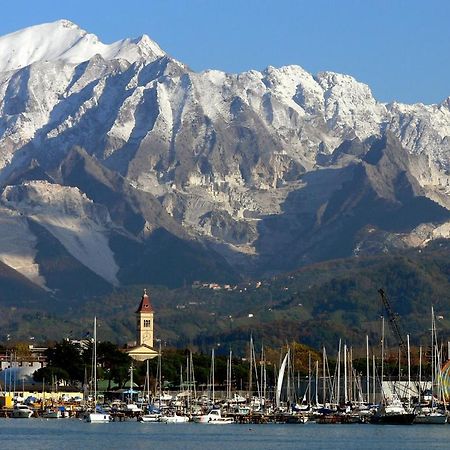 Between Pisa And 5 Terre Марина ди Карара Екстериор снимка